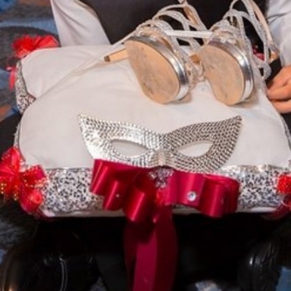 Pillows - Picture 1 of 1